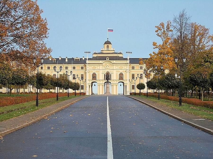 Konstantinovsky Palace